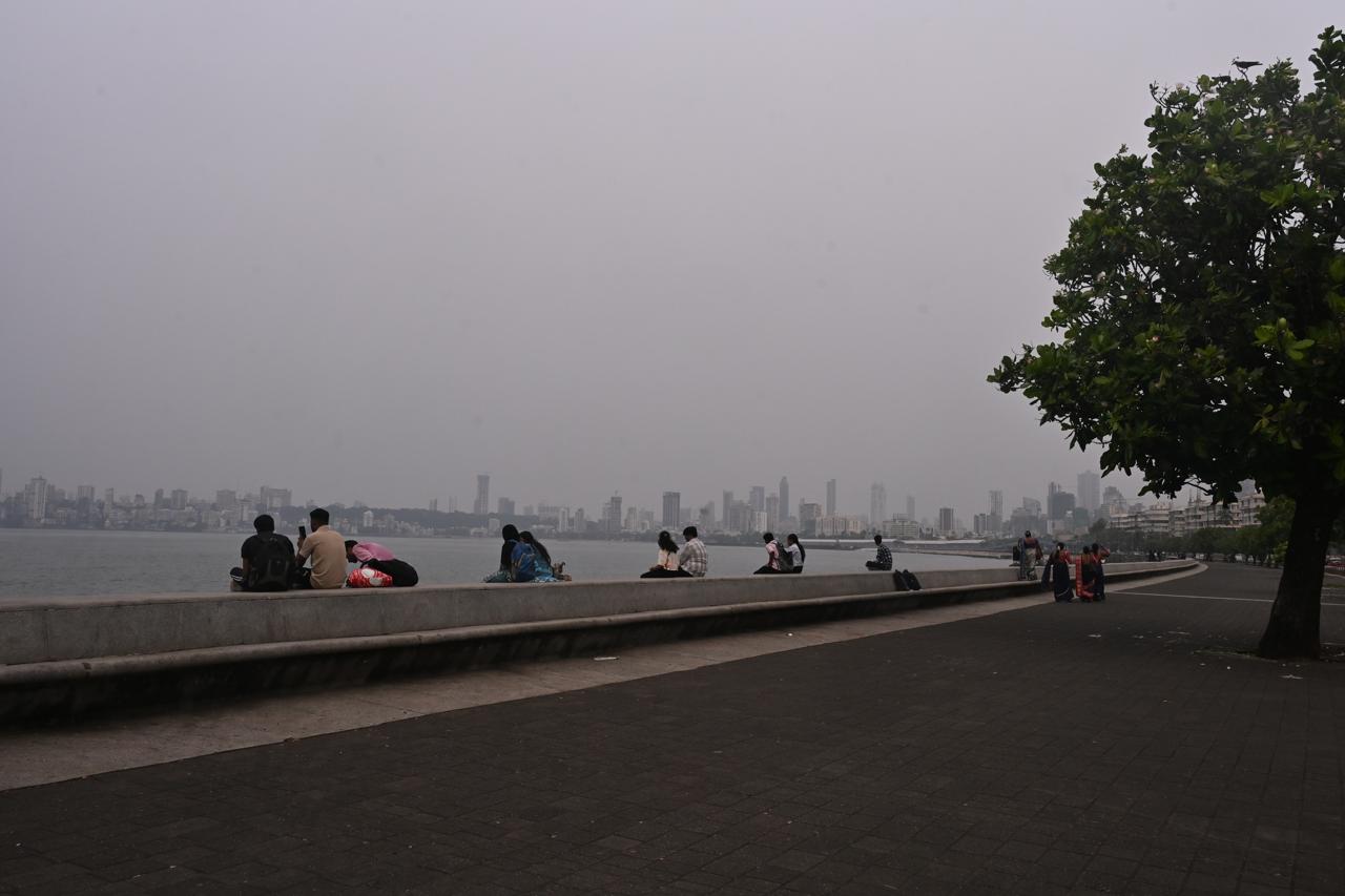 Meanwhile, Byculla and Chembur recorded 'moderate' air quality, with an AQI of 121 and 103, respectively. Colaba recorded 'good' air quality, with an AQI of 70. Borivali recorded an AQI of 95