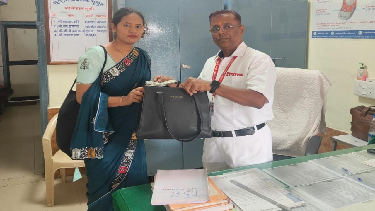 Railway staff help commuter retrieve bag containing Rs 12,000 after she forgets it on Mumbai local 
