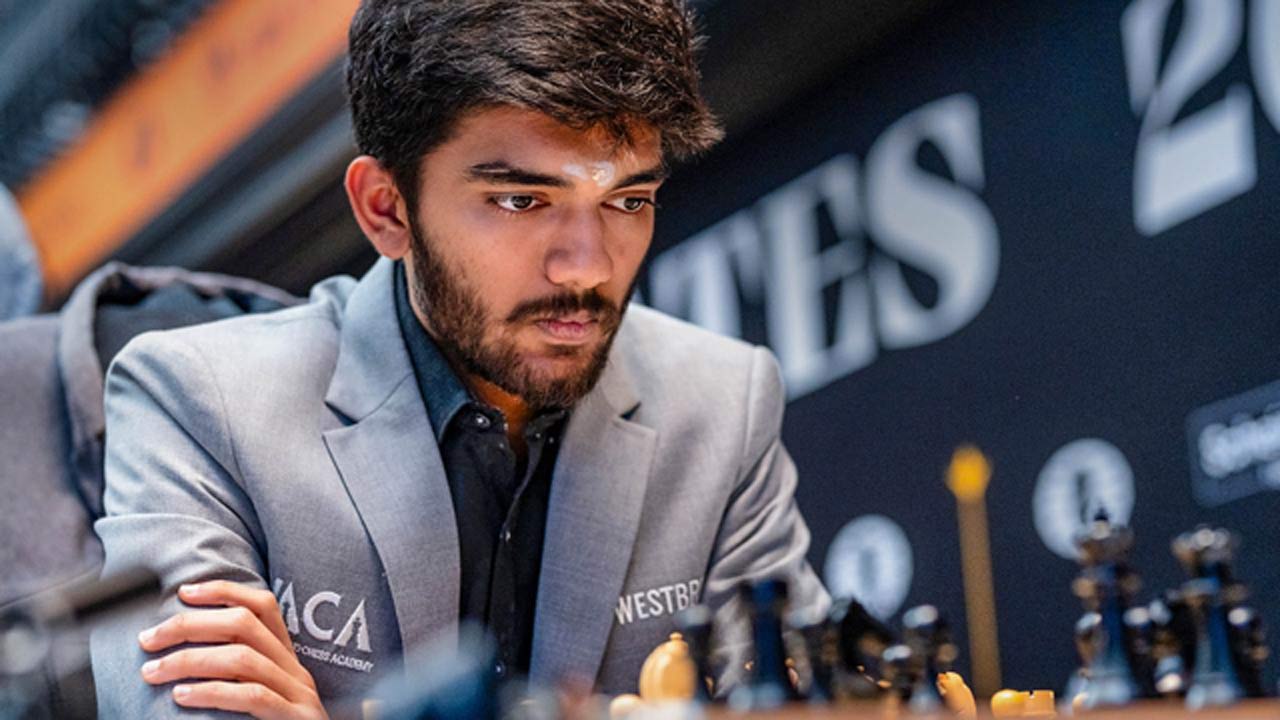 Indian GM D Gukesh plays against compatriot GM R Praggnanandhaa at the FIDE Candidates 2024 tournament in Toronto on April 14, 2024. Pic/PTI 