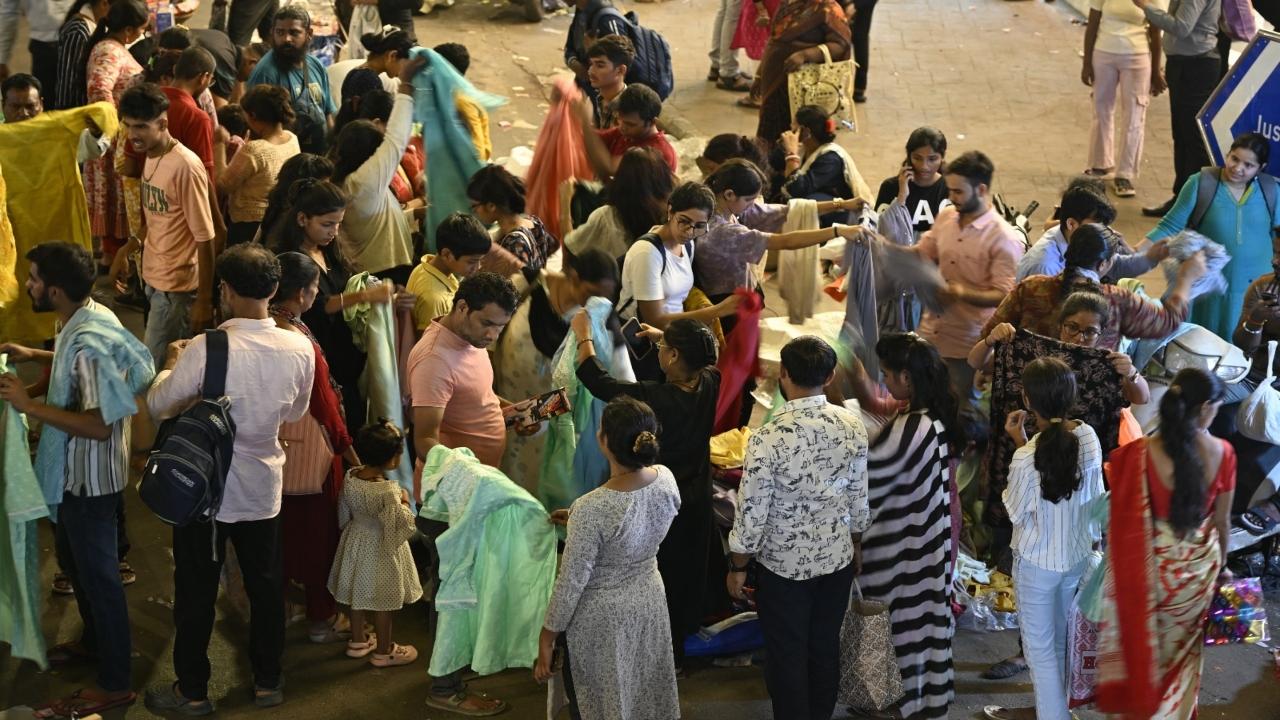 The festive period that began with Ganesh Chaturthi has proven highly profitable for sellers. As shoppers flock to markets for Diwali preparations, vendors are experiencing a surge in sales