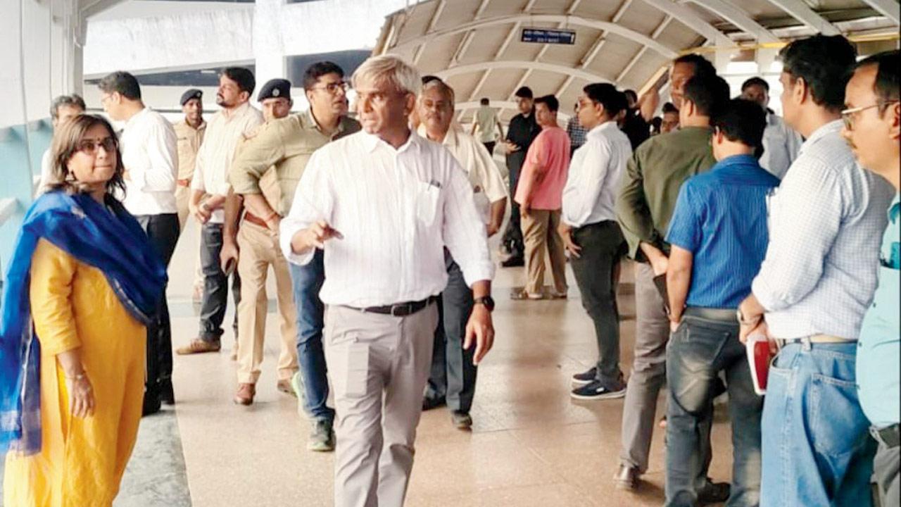 Western Railway DRM drops by to review amenities at Prabhadevi station