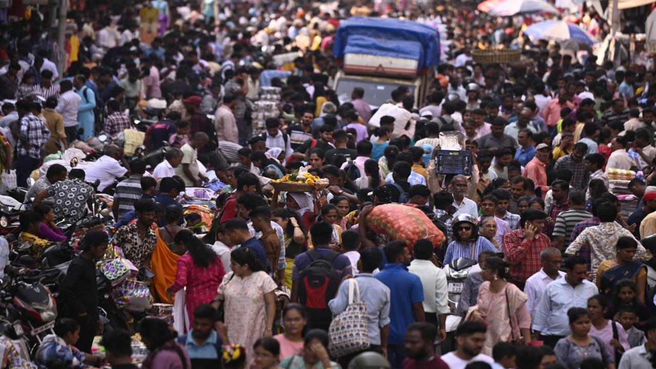 Vehicles attempt to manoeuvre through the crowd