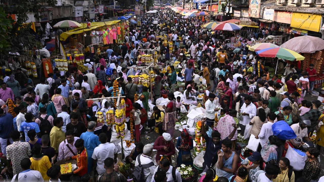 While Dadar Market sees large crowds year-round, footfall significantly increases during festivals