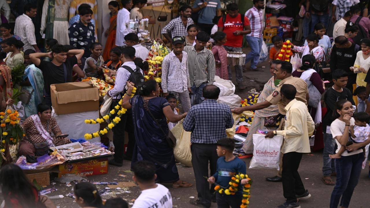 The market opens as early as 5 am in the morning when fresh stocks of flowers are unloaded from trucks 
