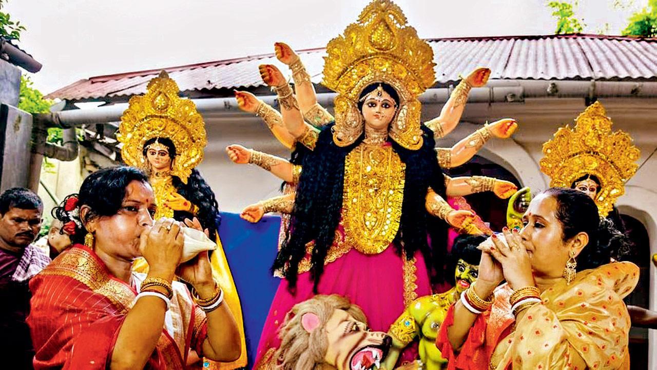 Durga Puja: Islamic songs sung at pandal in Bangladesh