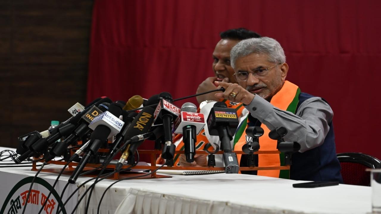 Maharashtra's contribution in the field of industry, technology, airports, ports is immense and increasing investments, logistics, exports, best practices is important for foreign policy, Jaishankar said