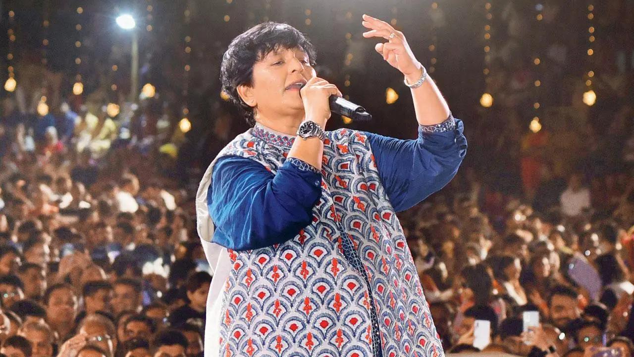 WATCH: Falguni Pathak braves Mumbai rains to perform at Garba night