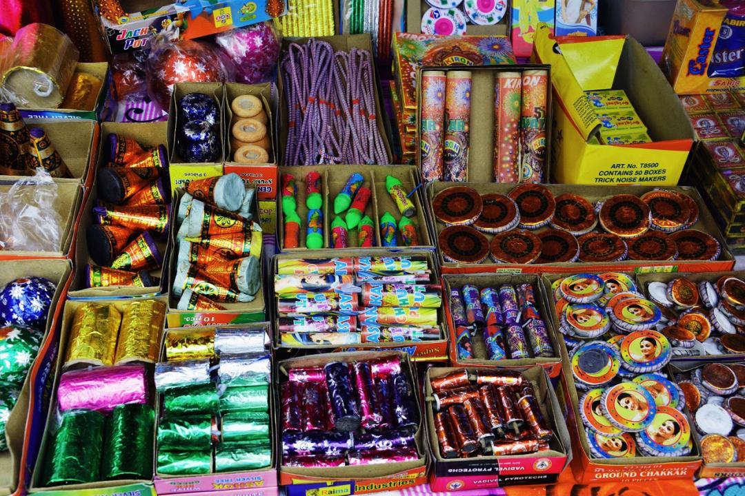 Delhi govt imposes ban on firecrackers to combat air pollution