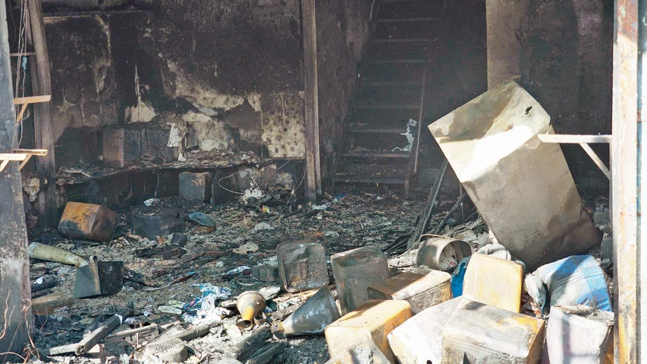 Chembur fire: 7 killed as neighbours, firemen couldn’t reach upper floor, say eyewitnesses