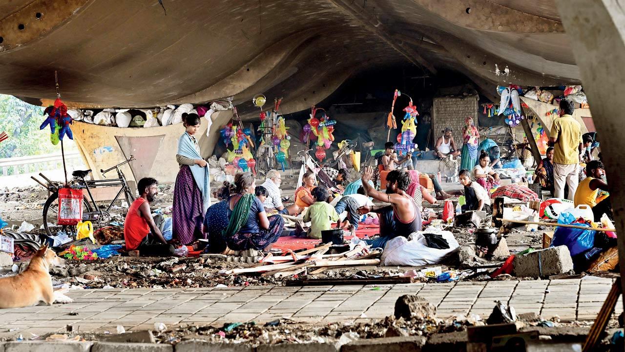 The space below the Malad East flyover has been taken over by toy sellers and vagrants. Pic/Nimesh Dave