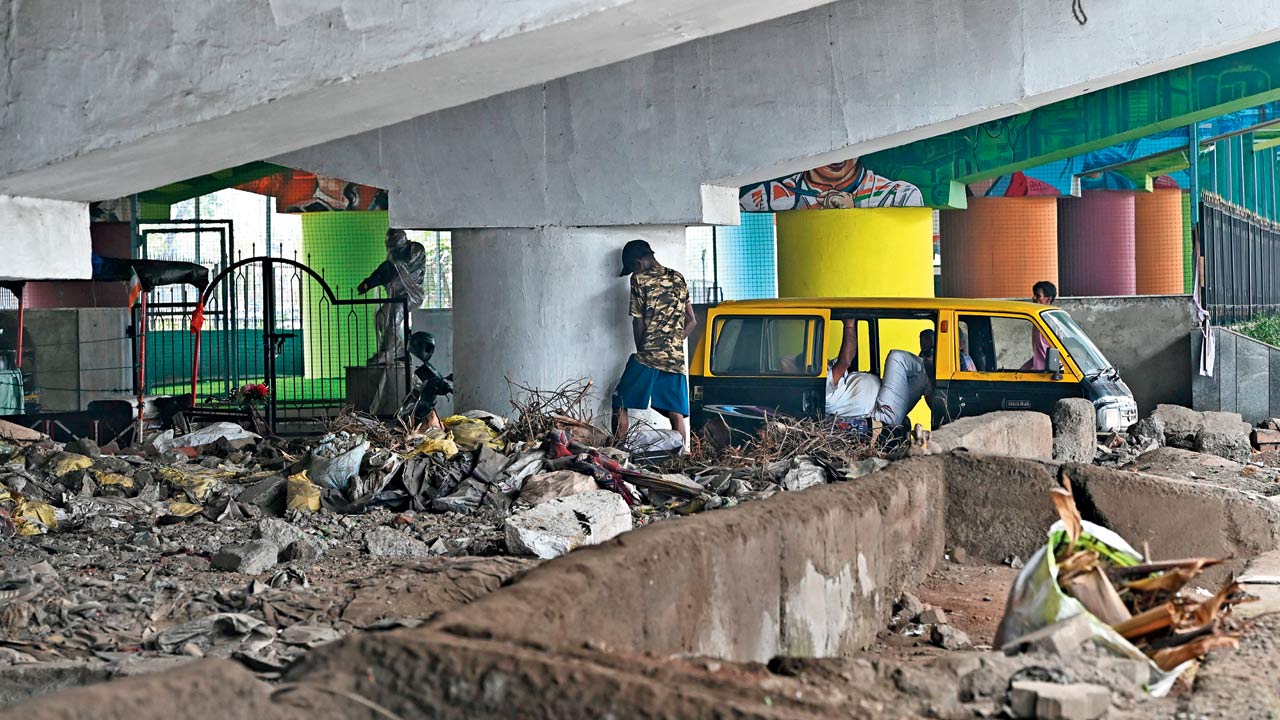 The area beneath the Kandivli flyover has been reduced to a graveyard for clunkers