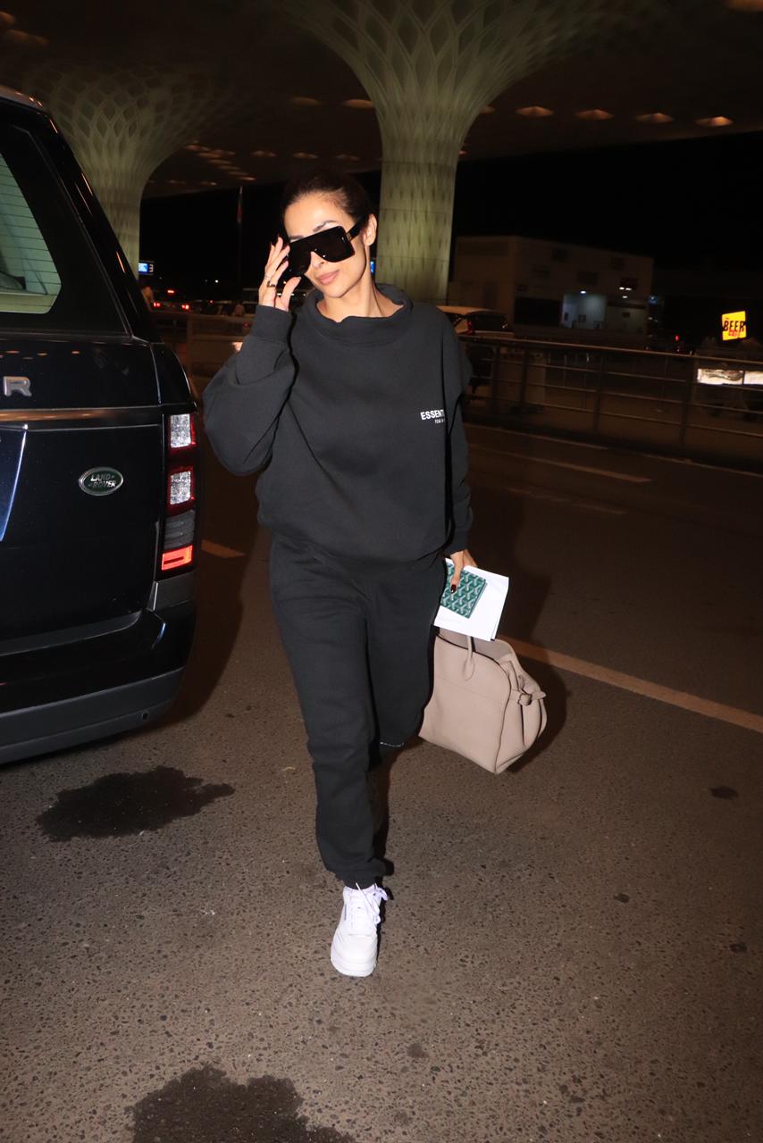 Malaika Arora never disappoints us with her fashion. The actress always slays her airport looks. This time she kept her look simple yet stylish