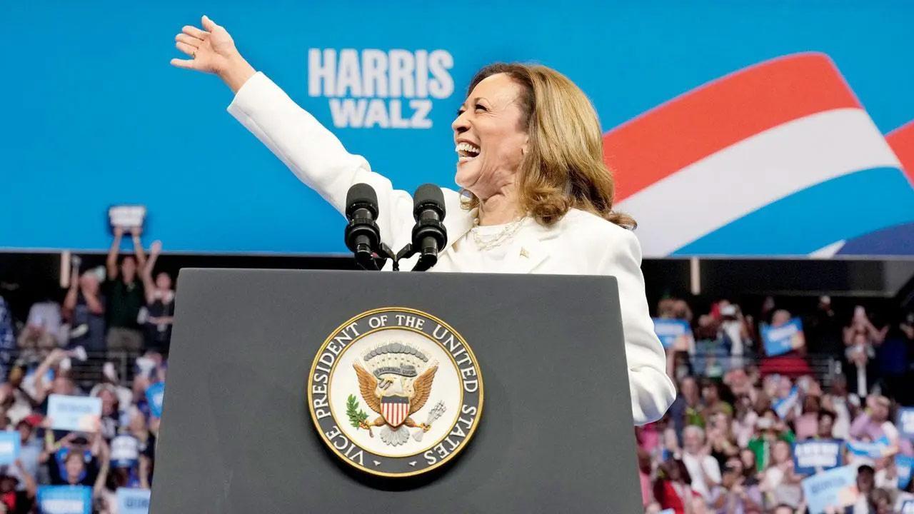Kamala Harris to ‘turn the page’ on Donald Trump during closing argument