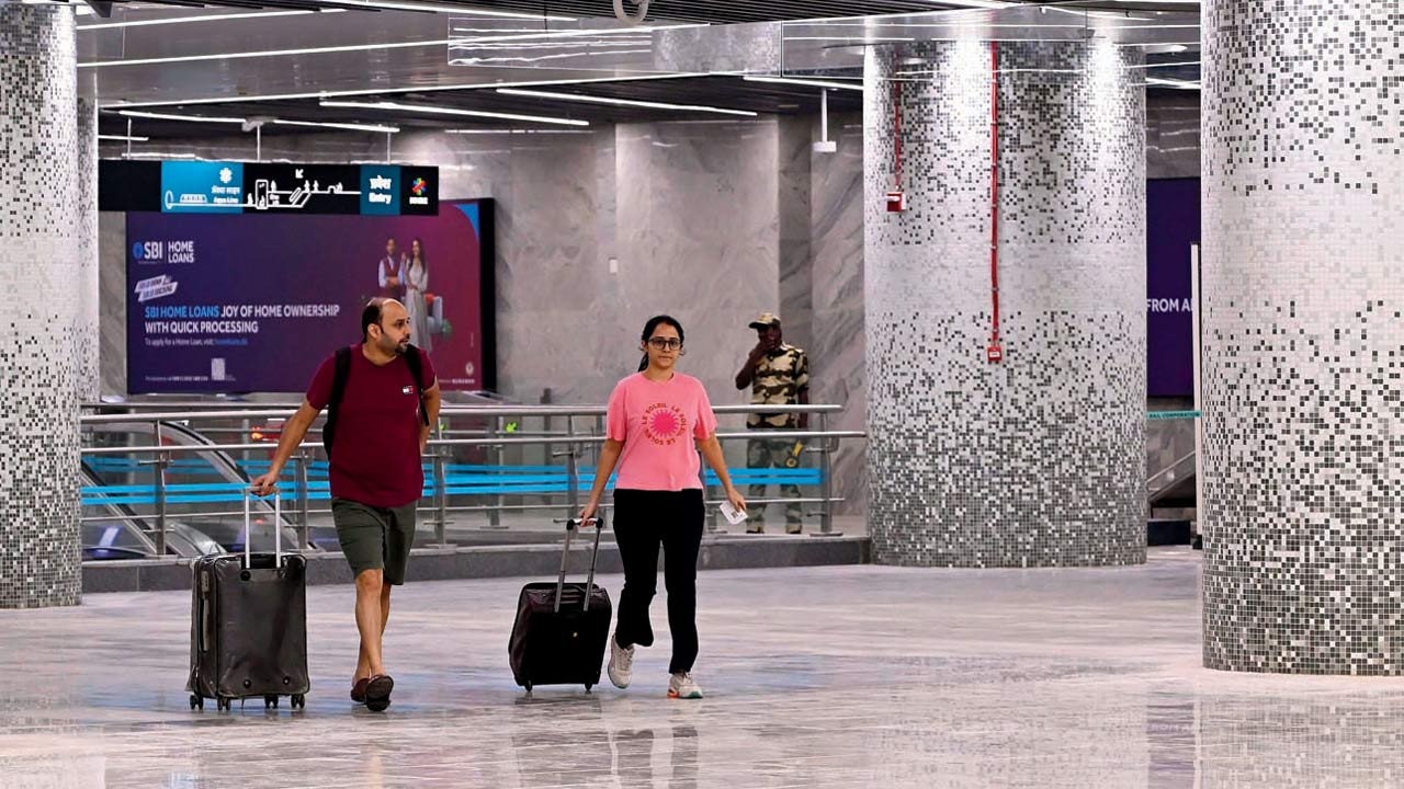 The passengers alight at the T2 Metro station, and set on the journey from the time of stepping out of the train, walking the concourse, climbing up the escalators to the road and beyond till the arrival departure lounge of the international airport from the A2 entry of the Sahar Cargo Complex entry. Pics/Ashish Raje 