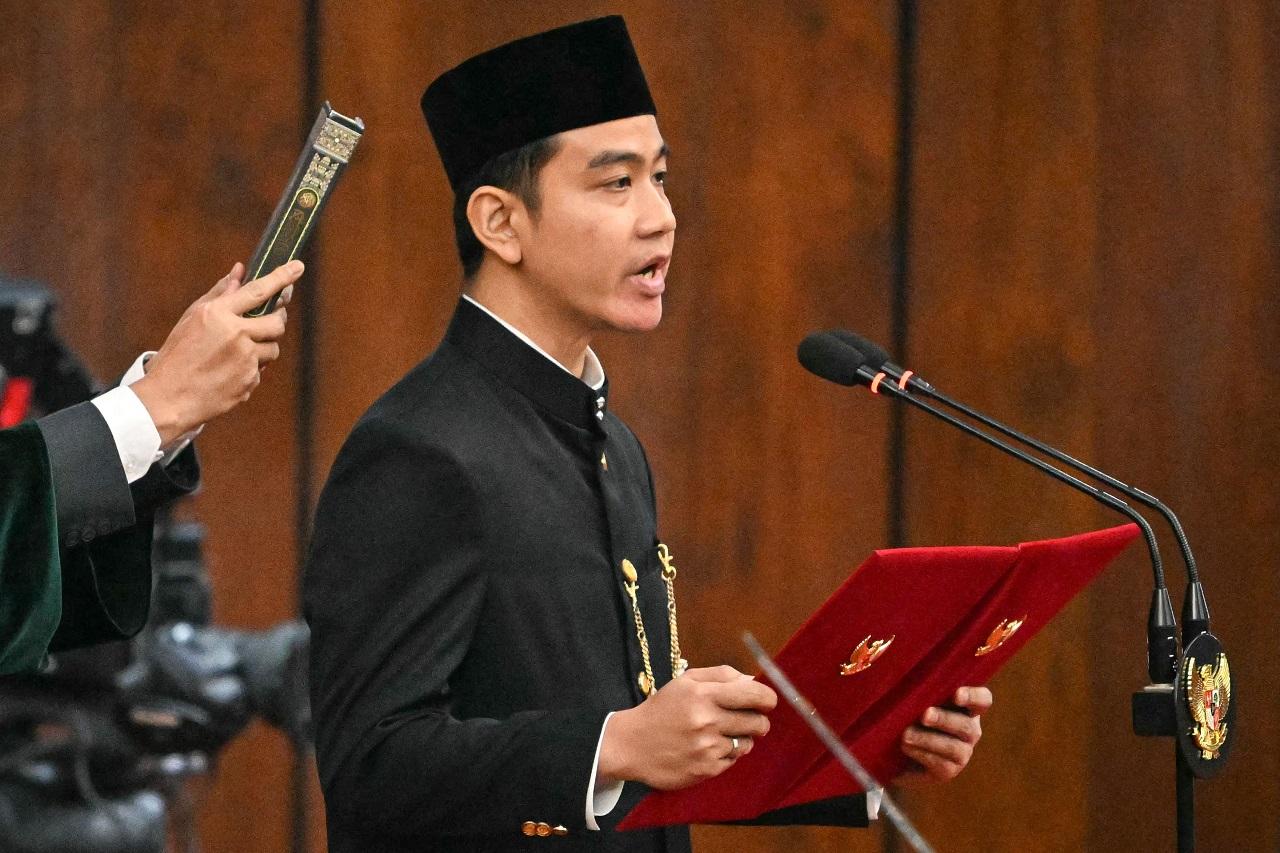 He named his Cabinet of ministers, vice ministers and head of national agencies the 