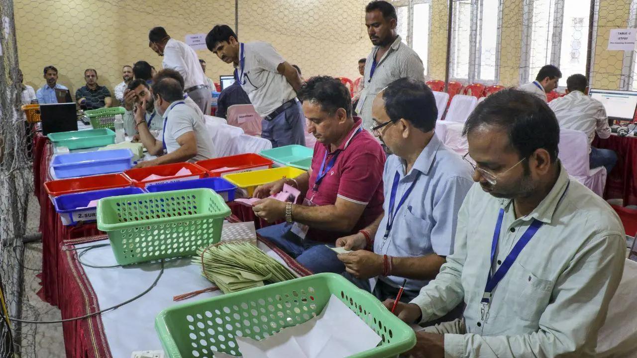 Mid-Day Top News at this hour: Sensex, Nifty turn flat after firm opening; NC-Cong alliance crosses the halfway mark in JK Polls and more