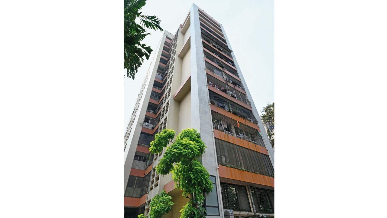 Lokhandwala fire kills elderly couple, their housekeeper