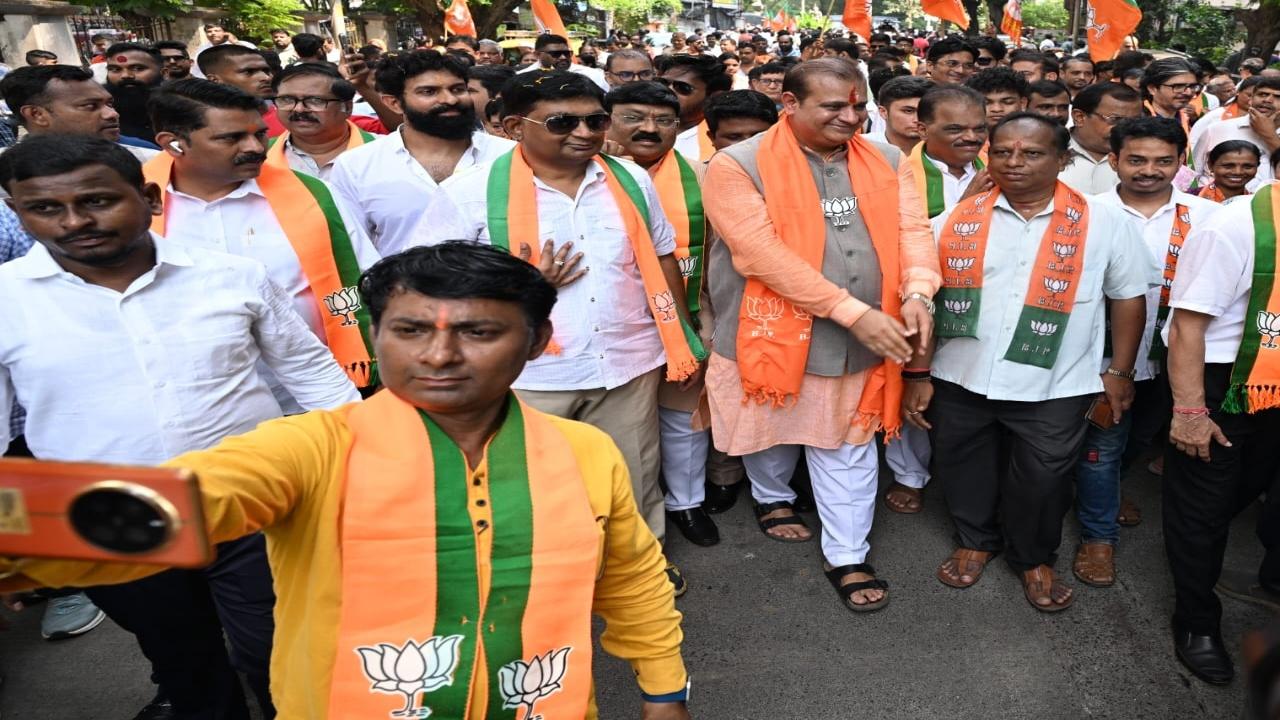 The legislator also clicked selfies with his supporters on Thursday