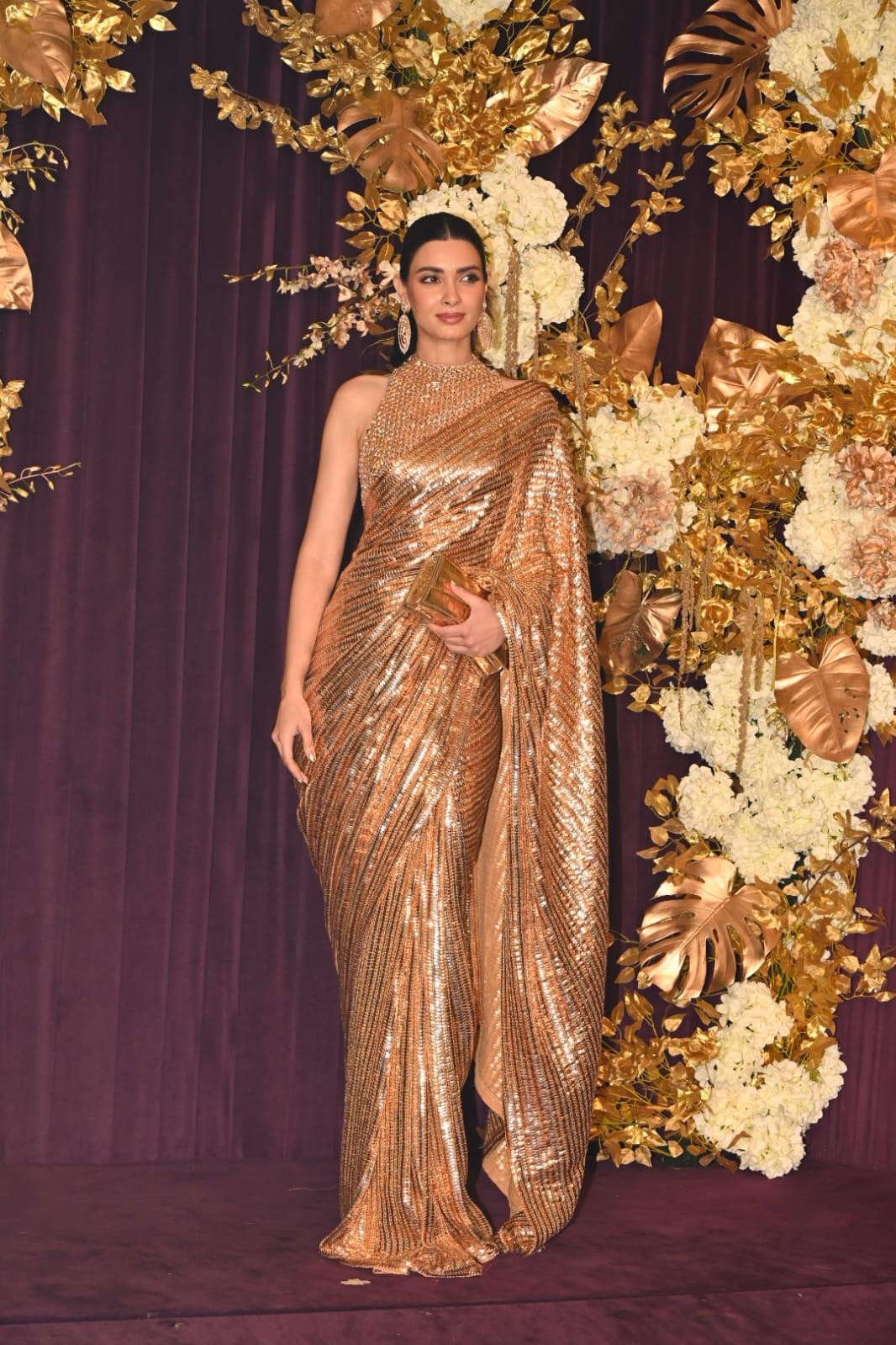 'Breathtaking' perfectly describes Diana Penty. She chose a gold saree paired with a sequined gold blouse and looked absolutely stunning