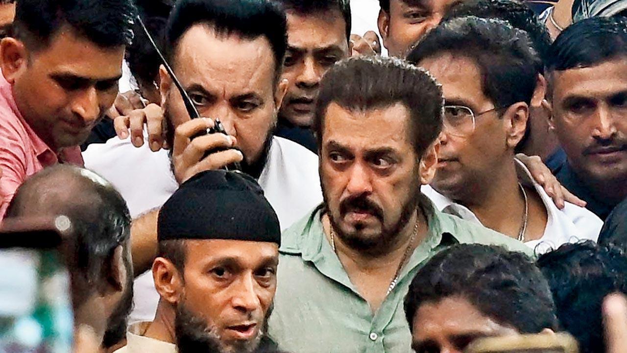 Manhunt launched after traffic cops receive threat message demanding Rs 5 cr from Bollywood actor Salman Khan