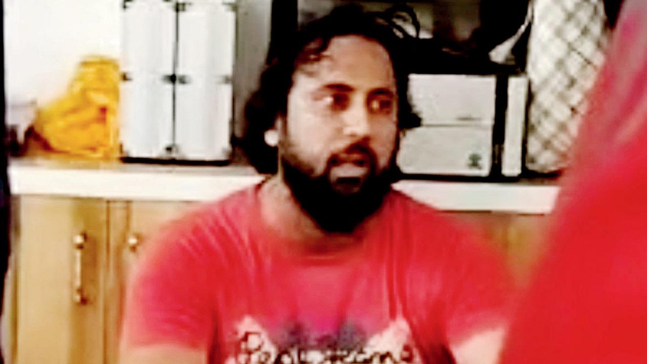 The incident took place in the Naya Nagar area. Pics/Hanif Patel