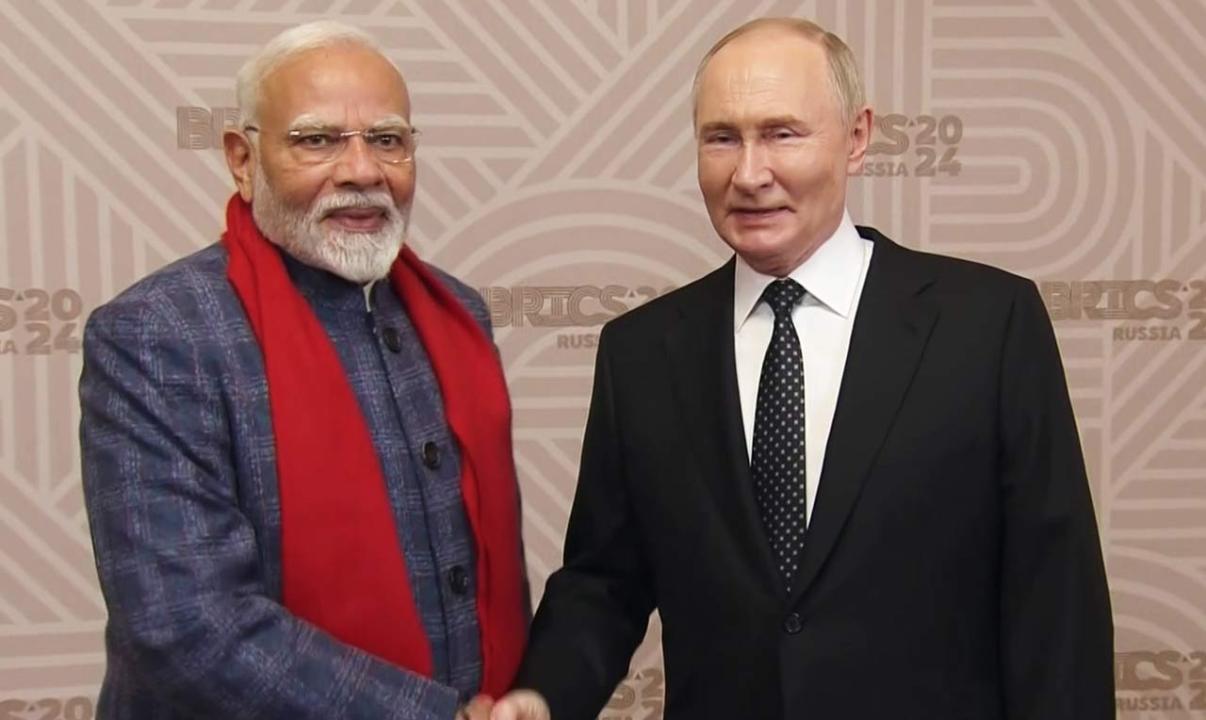 PM Modi invites Russian President Putin to visit India next year for Annual Summit