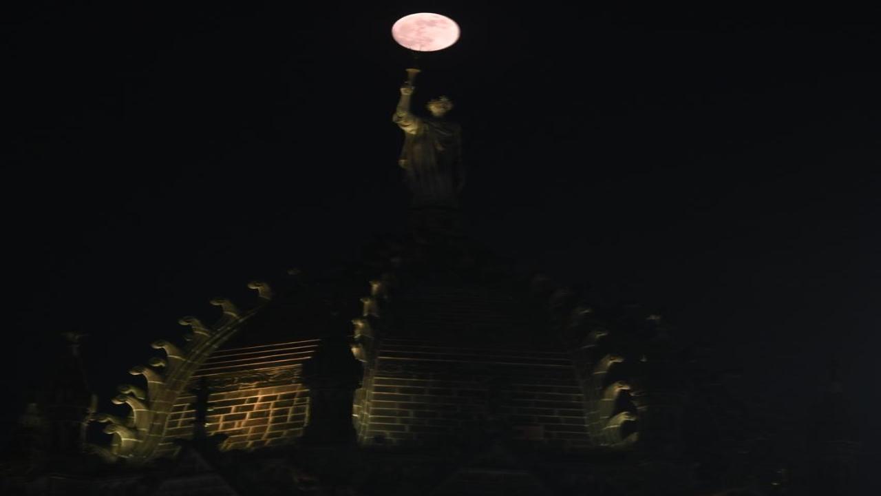  In some traditions, Goddess Lakshmi in invoked on the day of Sharad Purnima to invite her blessings into homes