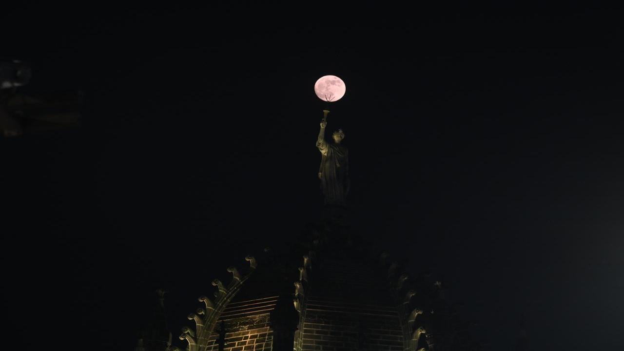 Sharad Purnima is dedicated to the worship of the moon. It is believed to be an ideal time for spiritual activities such as meditation and manifestations