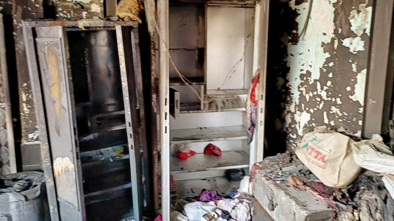 Chembur fire: Kin says, ‘More than 100gm gold and Rs 4 lakh cash missing’