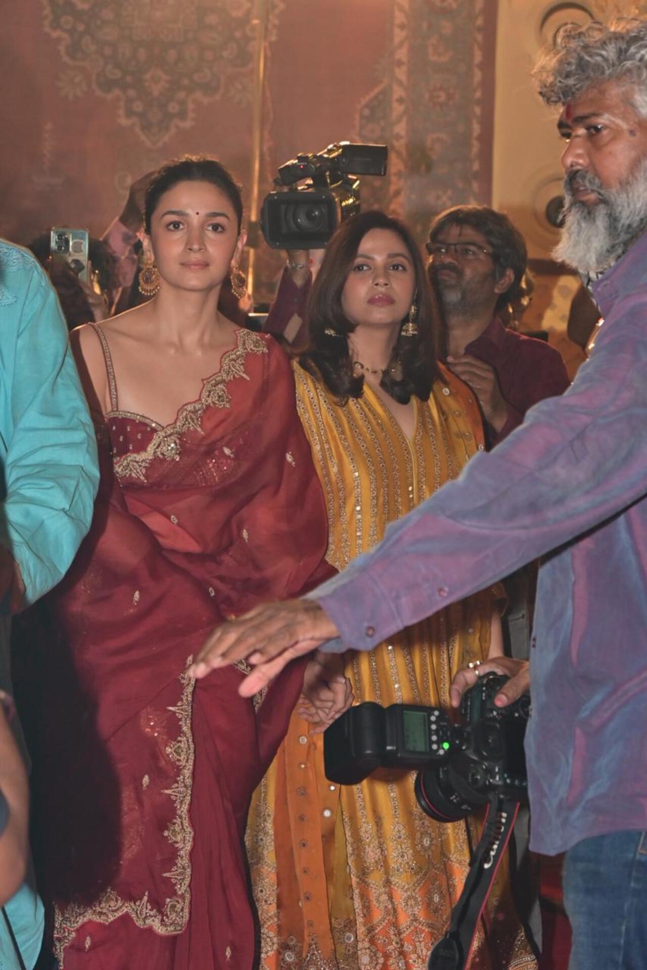 Alia Bhatt arrived on Friday afternoon at the pandal to seek blessings. She was accompanied by her sister Shaheen Bhatt