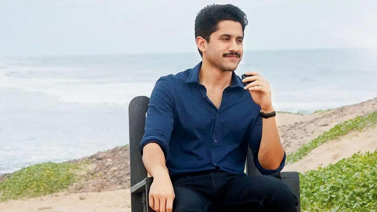 Naga Chaitanya touches Big B’s feet as a mark of respect at ANR National Awards