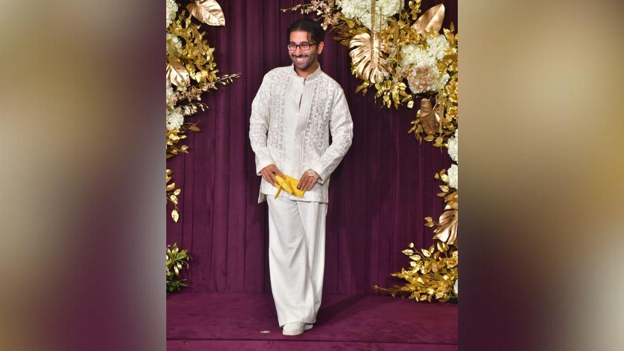 Everyone's most loved socialite Orry decided to go for an all-white ensemble with a white sheer embroidered kurta with pajamas.