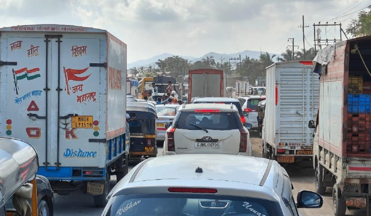 Mumbai: Heavy traffic on NH-48 ahead of PM Modi's visit