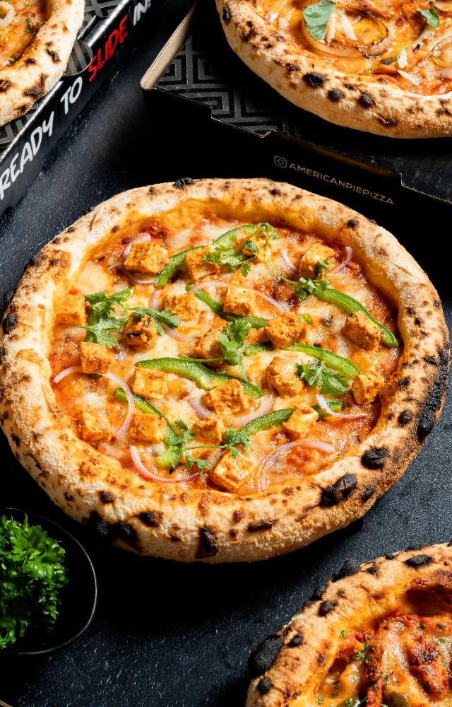 Diners can not only choose the classic Margherita pizza but also Burrata pizza and Fungii lovers pizza with its signature butter crust