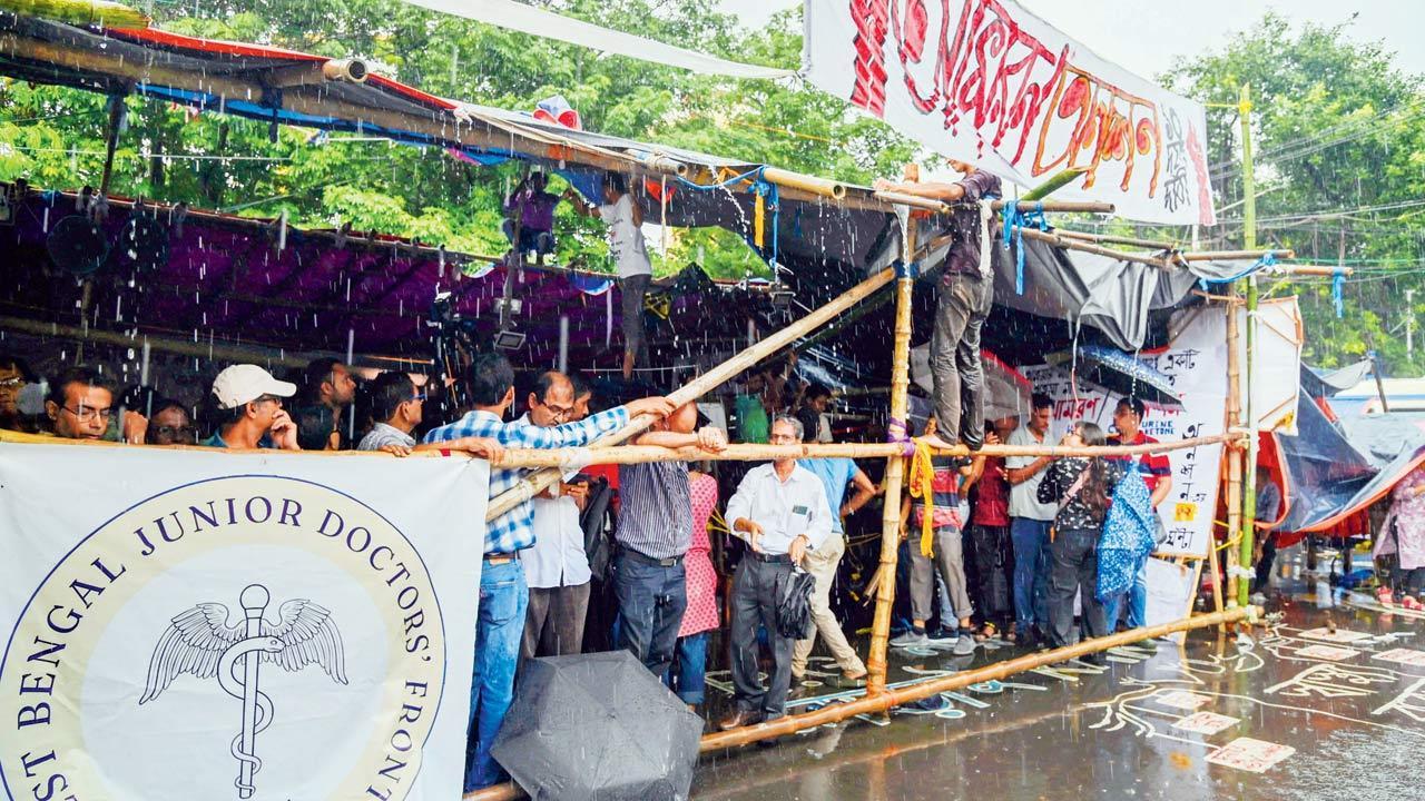 Kolkata physician rape-murder: Mass resignations at R G Kar healthcare facility Kolkata physician rape-murder: Mass resignations at R G Kar healthcare facility