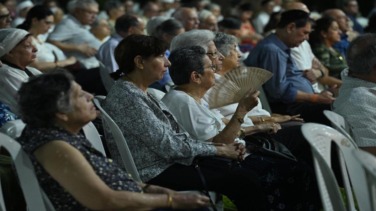 He was born on December 28, 1937, in Mumbai (then Bombay) in a Parsi family and was the great-grandson of Jamsetji Tata, the founder of the Tata Group