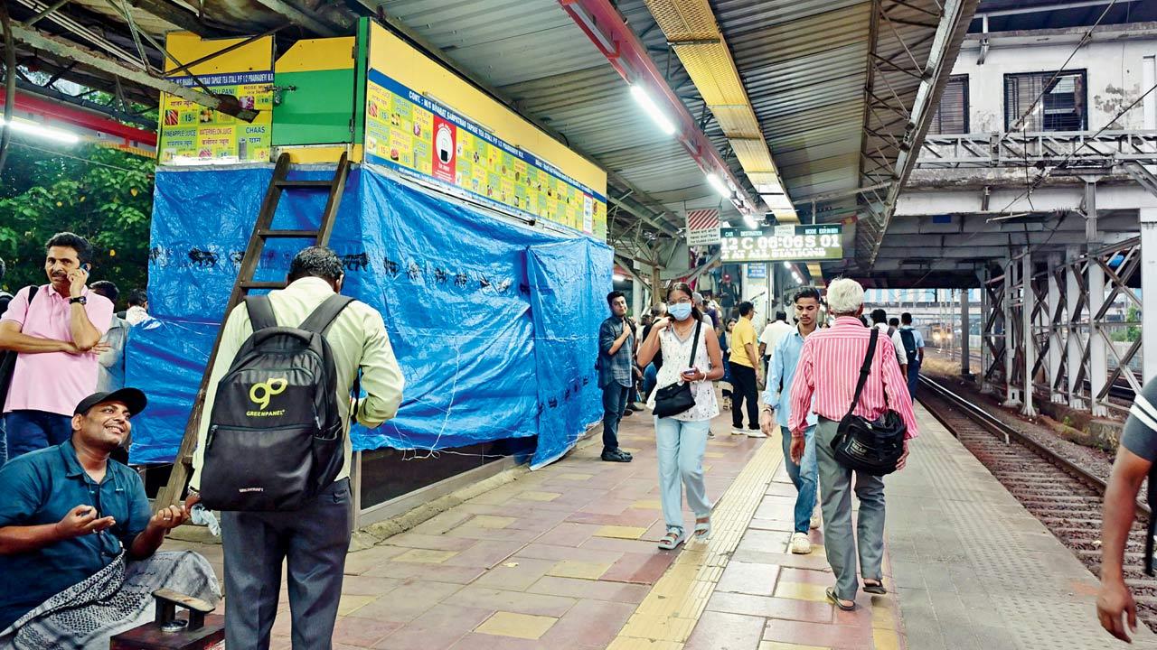 The stalls now shut at Prabhavdevi station