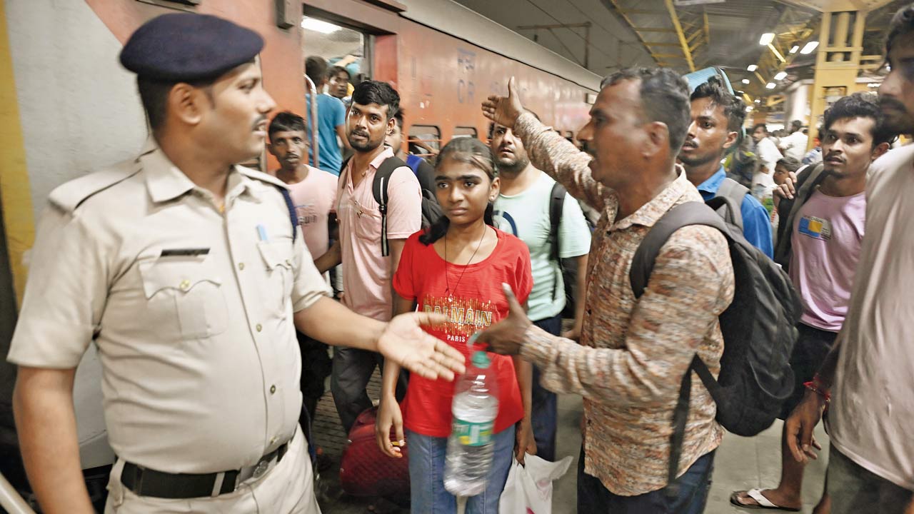 An RPF official guides unreserved passengers of Jnaneswari Express. Pic/Ashish Raje