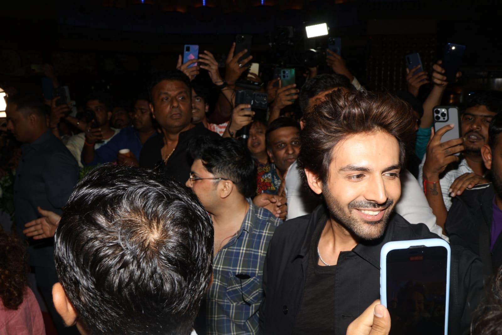 Kartik was all smiles as he entered the venue
