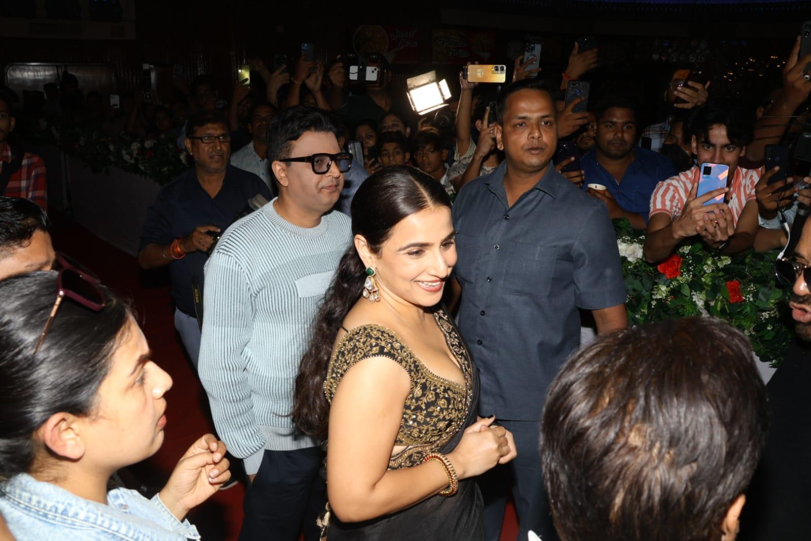 The OG Manjulika aka Vidya Balan has our heart in a black saree paired with an embroidered strappy blouse