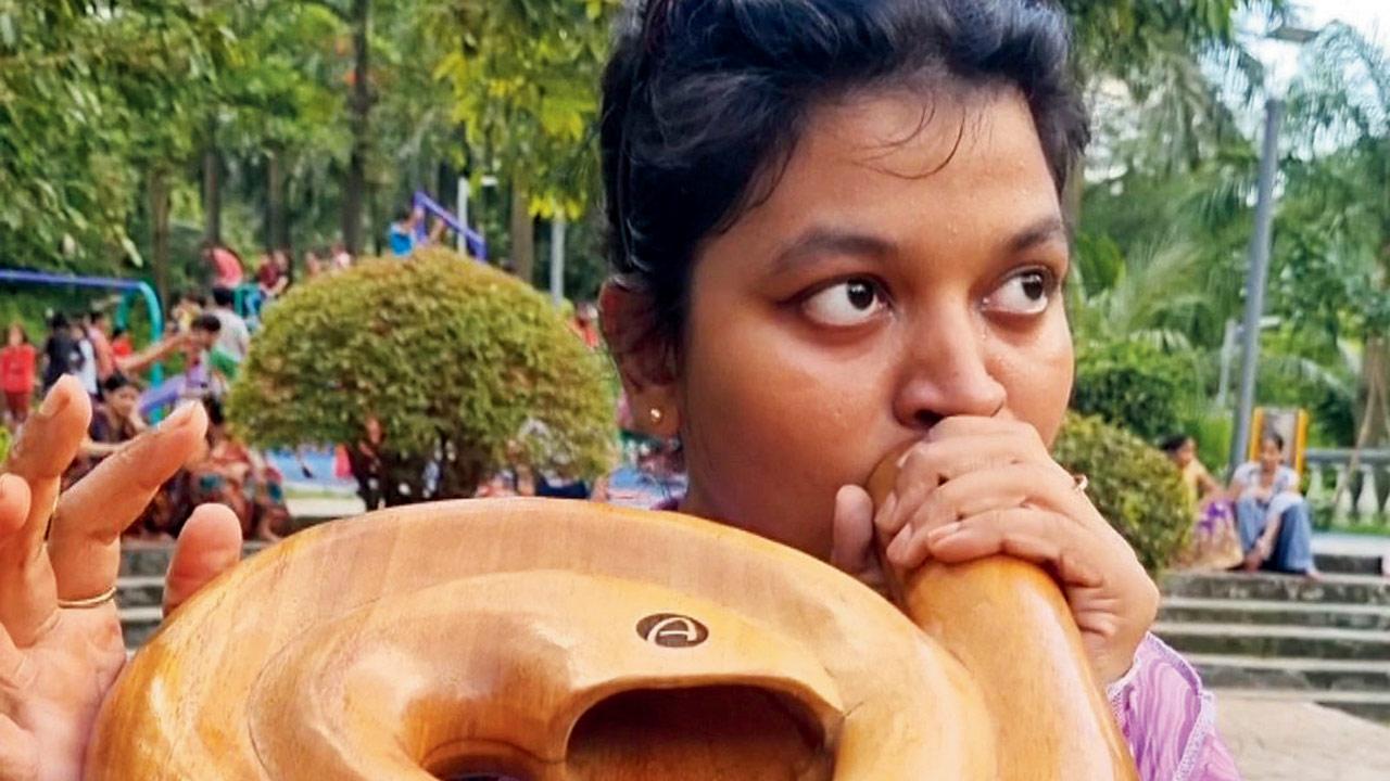 Beatboxer Sadhana Tawde attempts playing the north Australian instrument