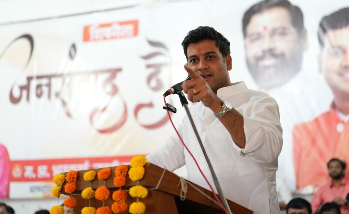 Maharashtra CM's son enters Mahakal temple's sanctum sanctorum despite ban