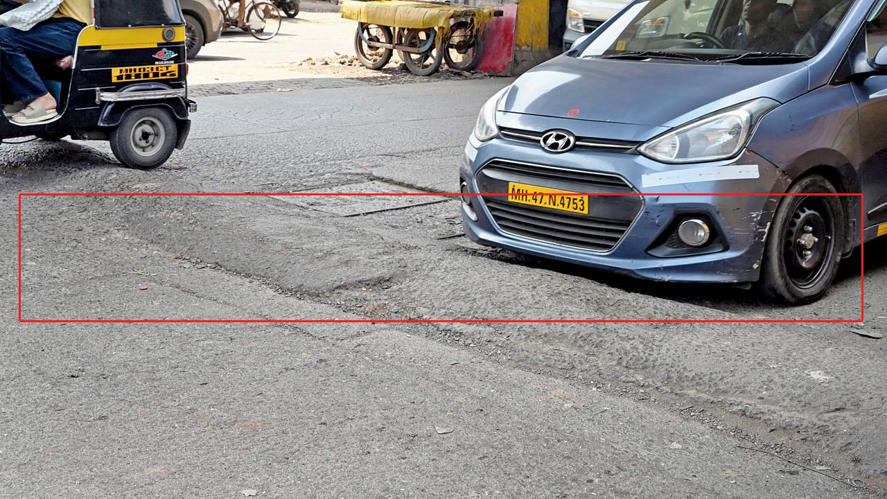 Unmarked and damaged speed breakers on the Andheri-Ghatkopar Road between the Saki Naka and Asalpha Metro Blue Line 1 stations. PICs/NIMESH DAVE
