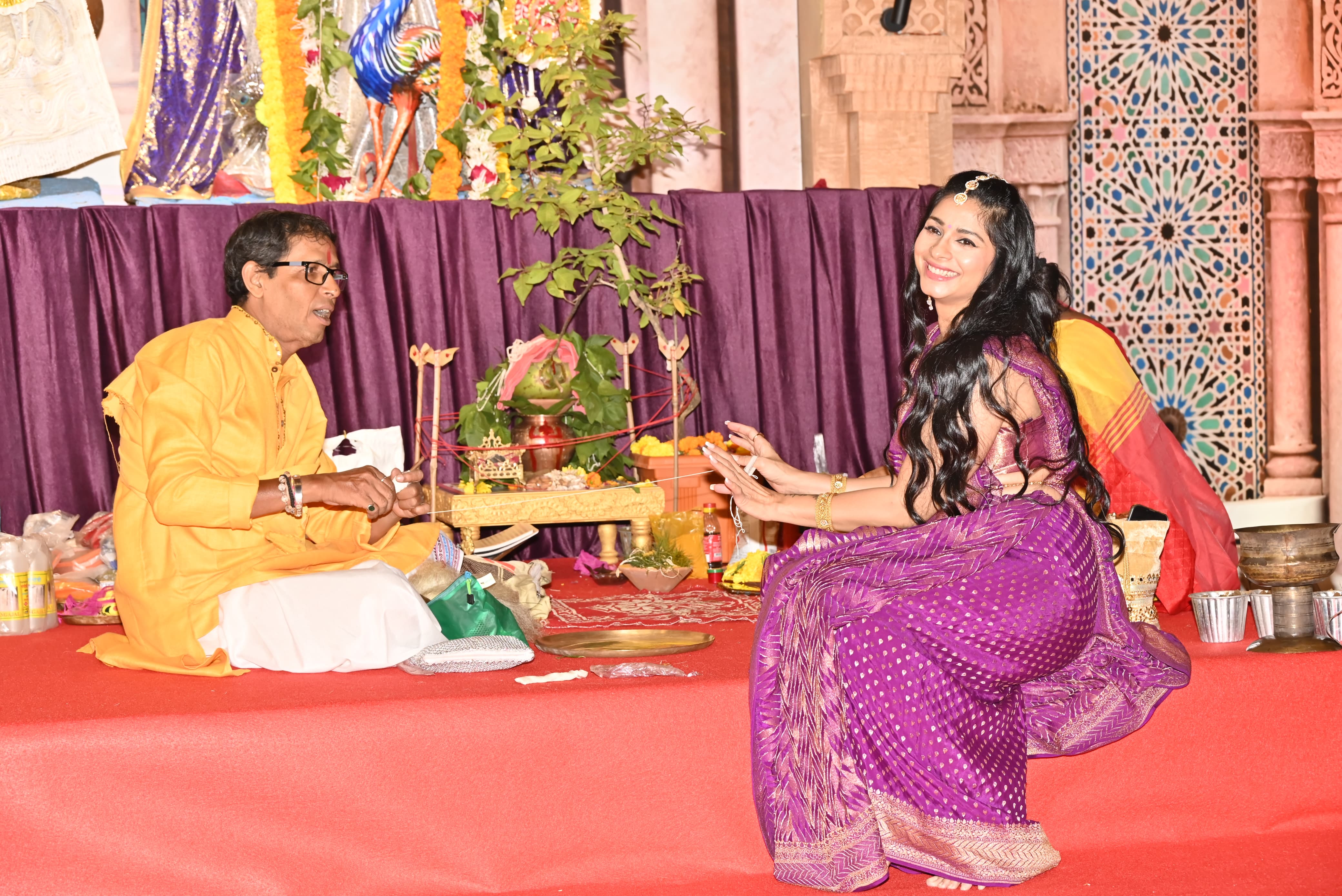 Apart from Rani and Kajol, Tanishaa Mukerji was also snapped at the Puja Pandal. Tanishaa looked absolutely glamorous as she posed in a beautiful purple saree with a golden print on it. Tanishaa posed with Kajol at the Pandal