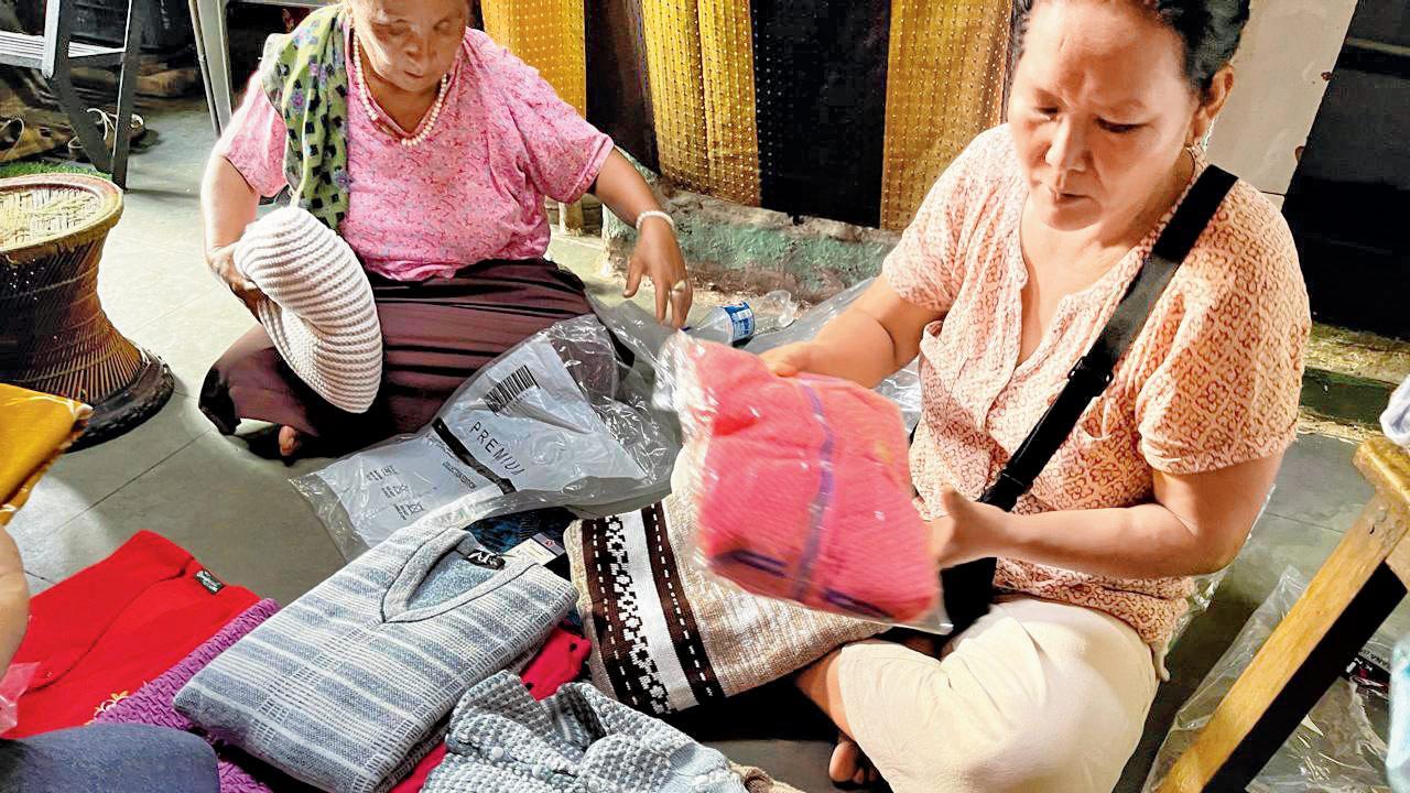 Tibetan sweater sellers in Mumbai struggle to keep their tradition alive