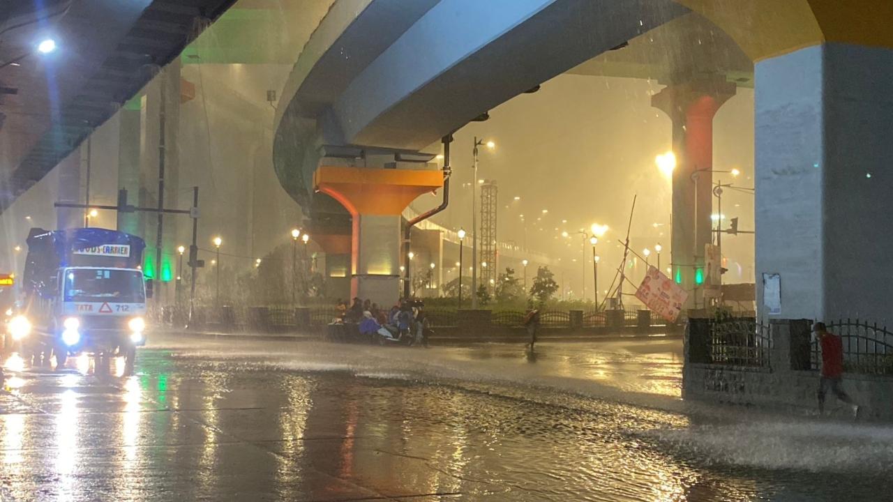 For the next 48 hours, IMD has predicted 'Partly cloudy sky with possibility of rain/ thunderstorm towards evening/night' for Mumbai