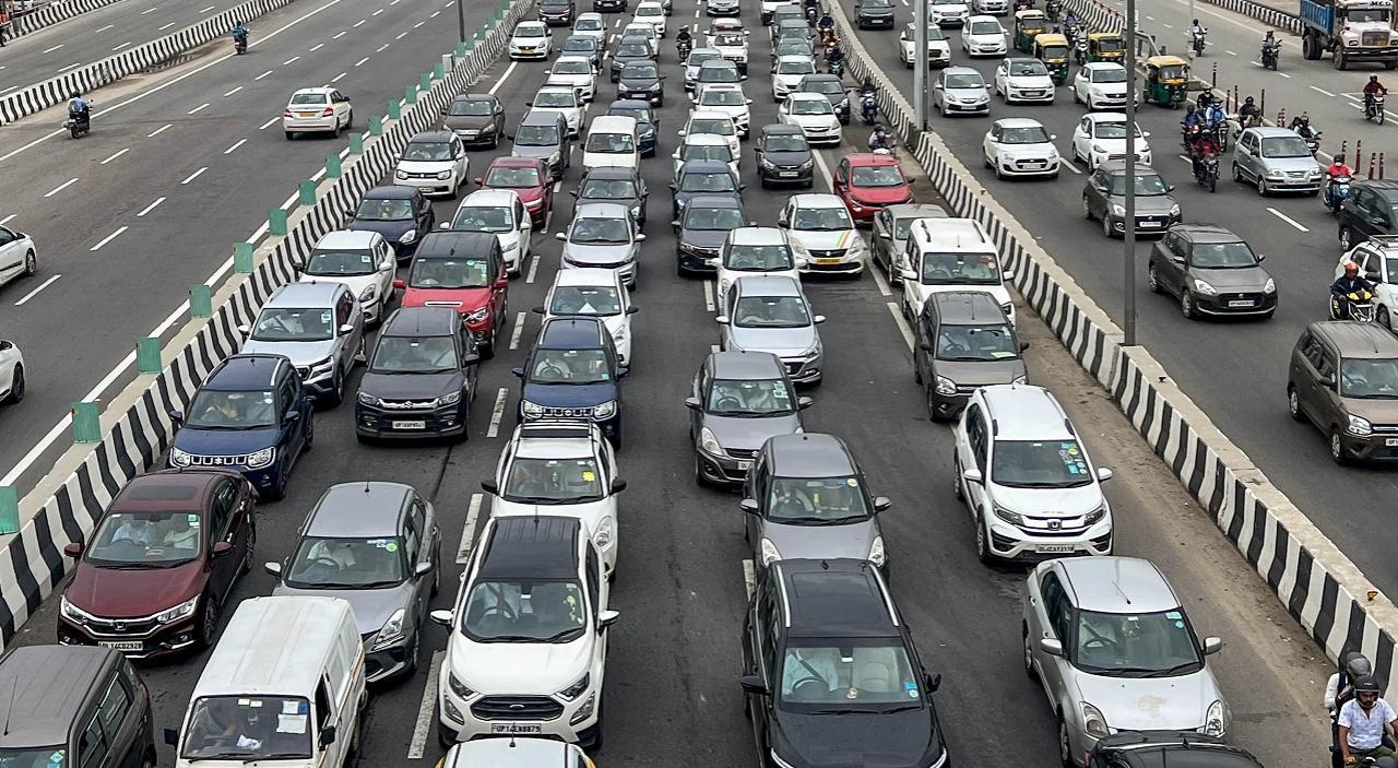 Small vehicles get exemption at Mumbai toll plazas