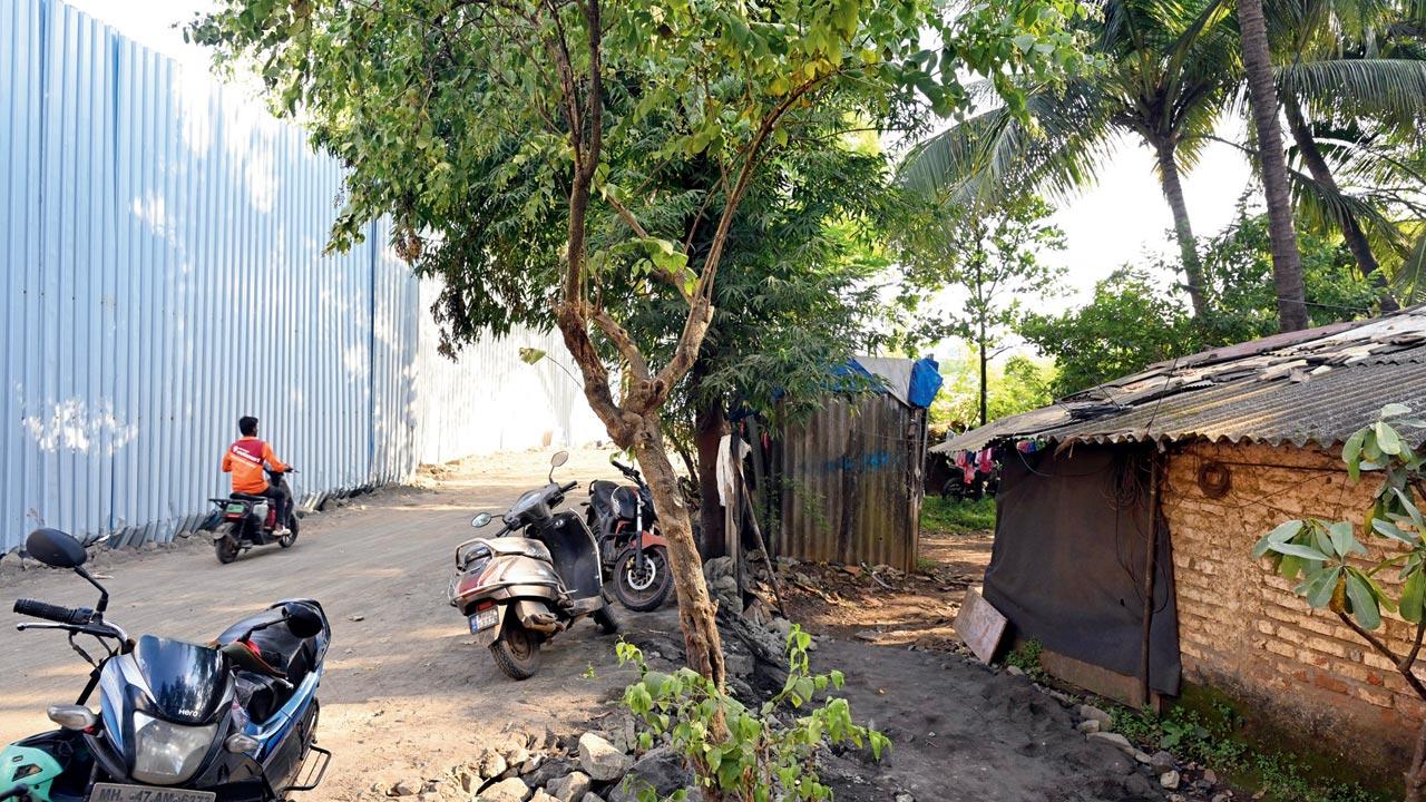 The unfinished road being used by vehicles. Pics/Anurag Ahire