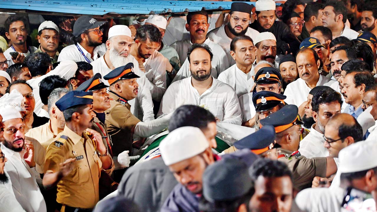 Zeeshan Siddique during the funeral of his father Baba Siddique at Bada Kabrastan in Marine Lines on October 13. Pic/Atul Kamble