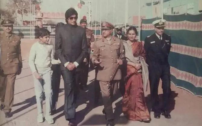 Abhishek Bachchan accompanies his father Amitabh Bachchan to an event in this vintage picture.